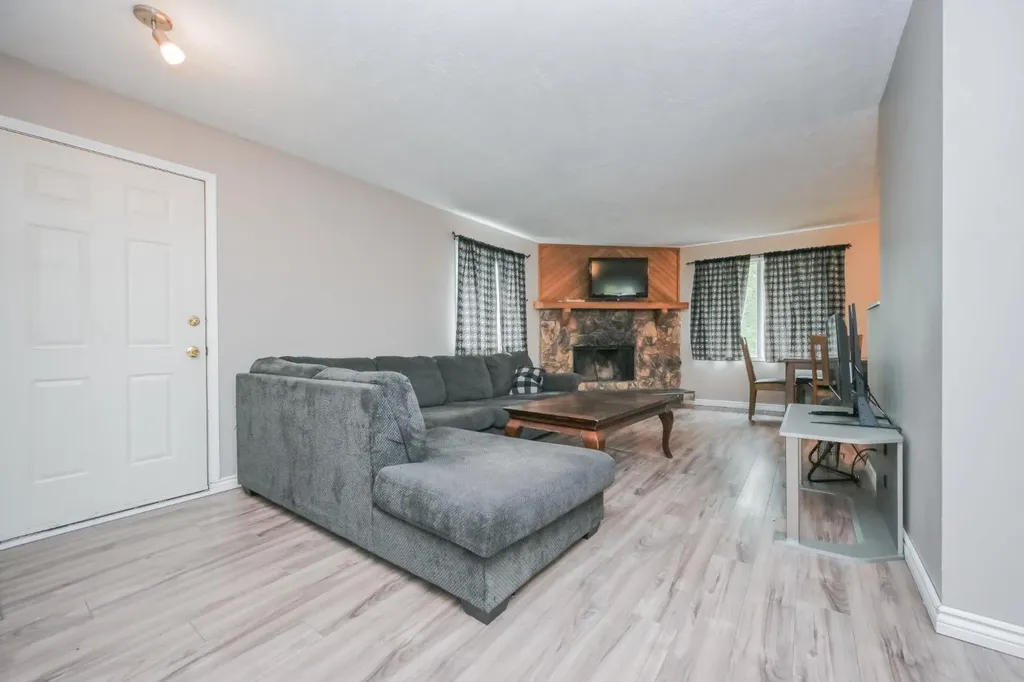 9918 70 Avenue Grande Prairie AB T8V5G6