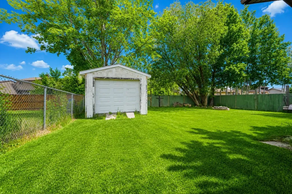 9918 70 Avenue Grande Prairie AB T8V5G6