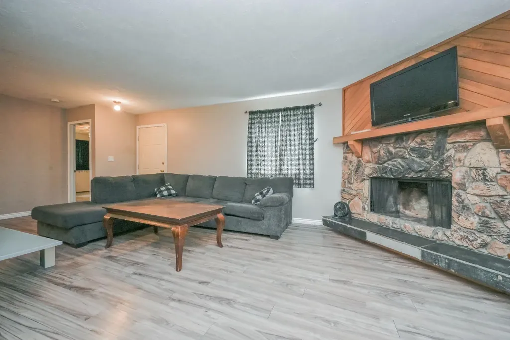 9918 70 Avenue Grande Prairie AB T8V5G6
