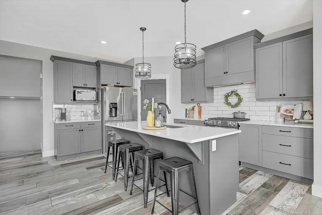 7033 85 Street Grande Prairie AB T8X 0J3