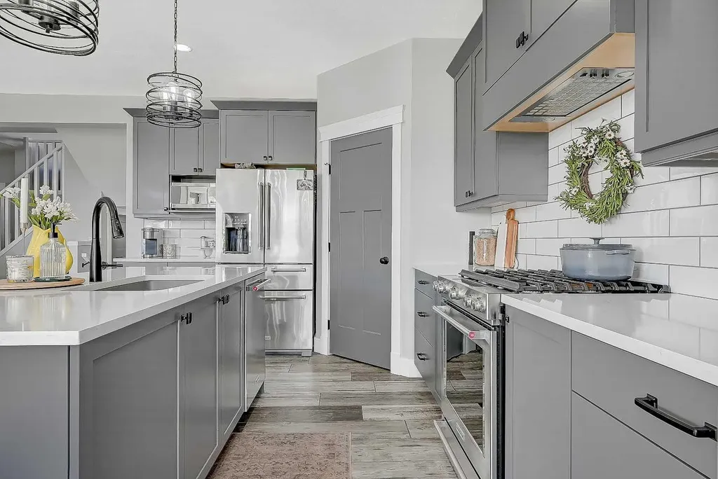 7033 85 Street Grande Prairie AB T8X 0J3