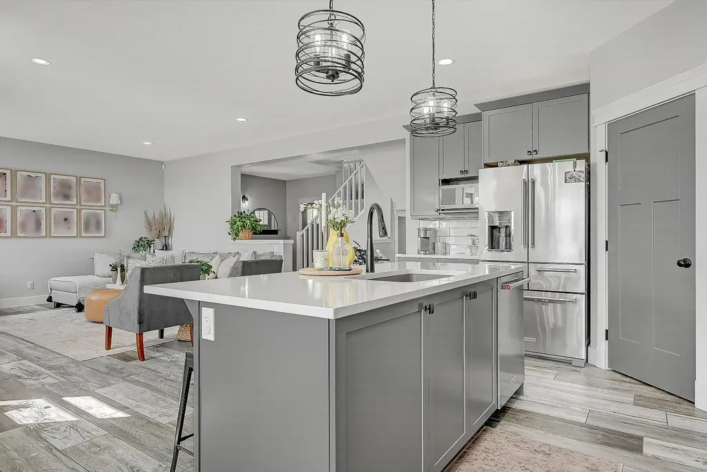 7033 85 Street Grande Prairie AB T8X 0J3