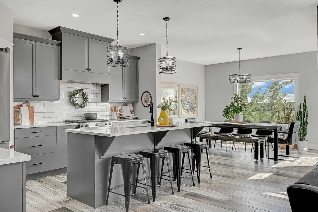 7033 85 Street Grande Prairie AB T8X 0J3