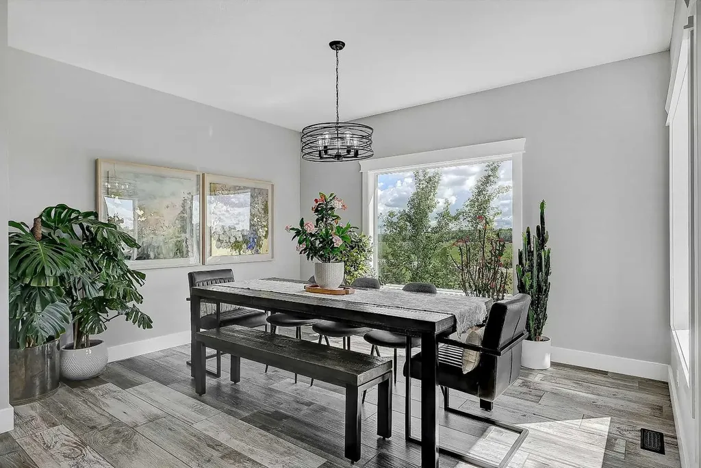 7033 85 Street Grande Prairie AB T8X 0J3