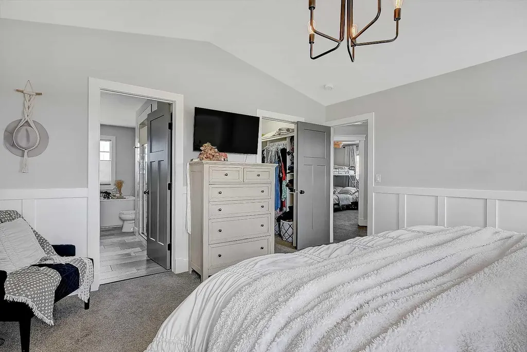 7033 85 Street Grande Prairie AB T8X 0J3