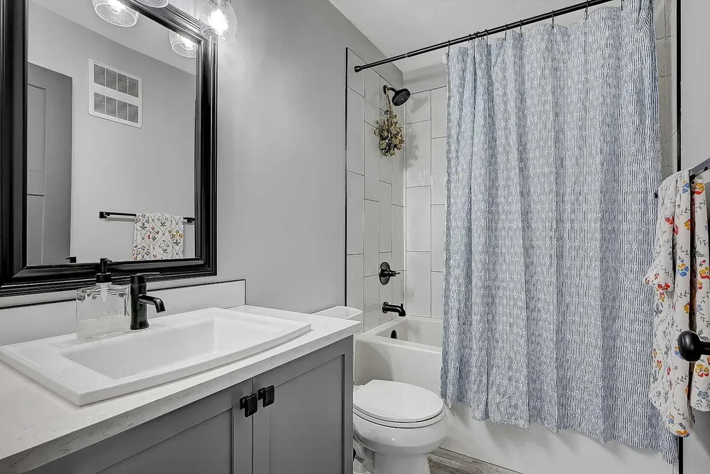 7033 85 Street Grande Prairie AB T8X 0J3