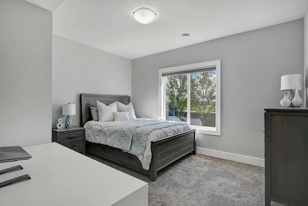 7033 85 Street Grande Prairie AB T8X 0J3