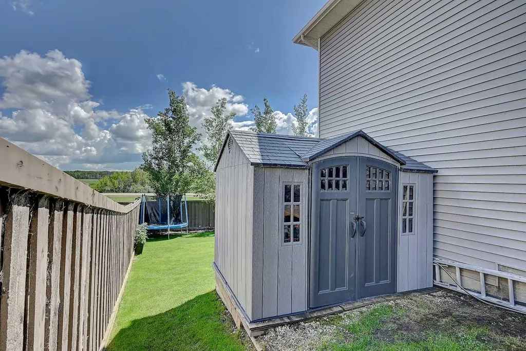 7033 85 Street Grande Prairie AB T8X 0J3
