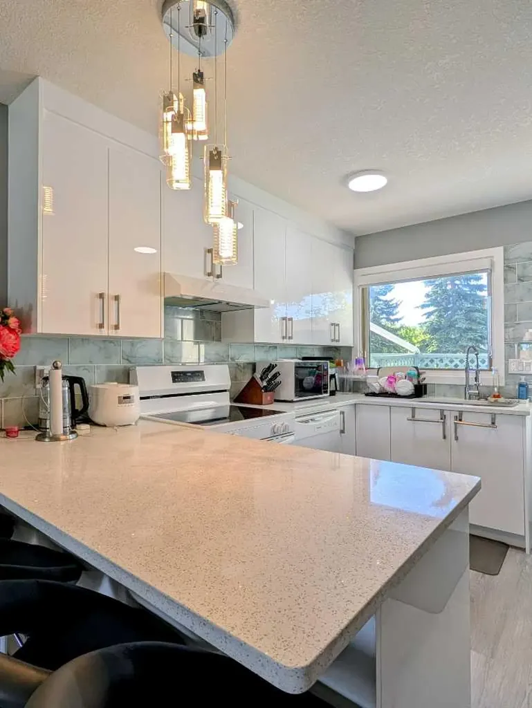 2851 Dovely Park SE Calgary AB T2B3G9