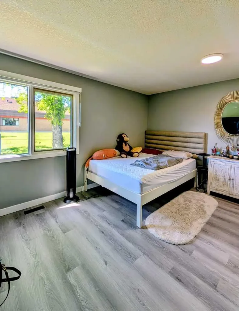 2851 Dovely Park SE Calgary AB T2B3G9