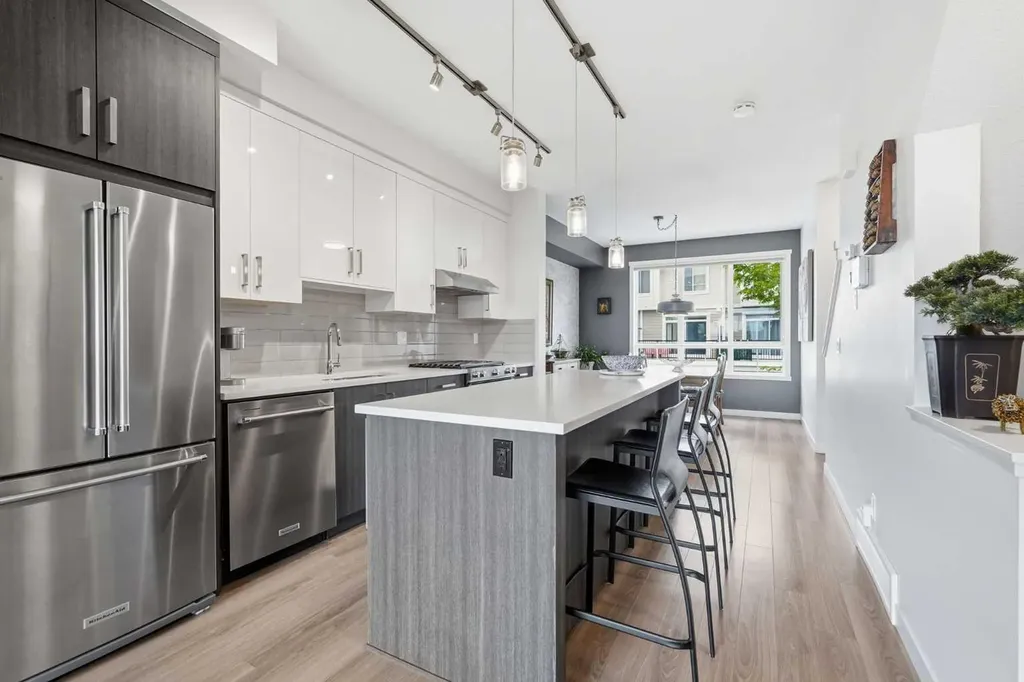 41 Sherwood Lane NW Calgary AB T3R 0V3
