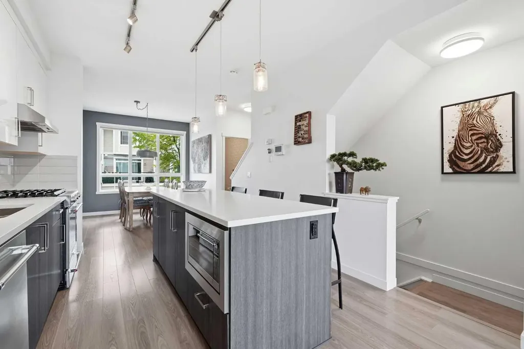 41 Sherwood Lane NW Calgary AB T3R 0V3