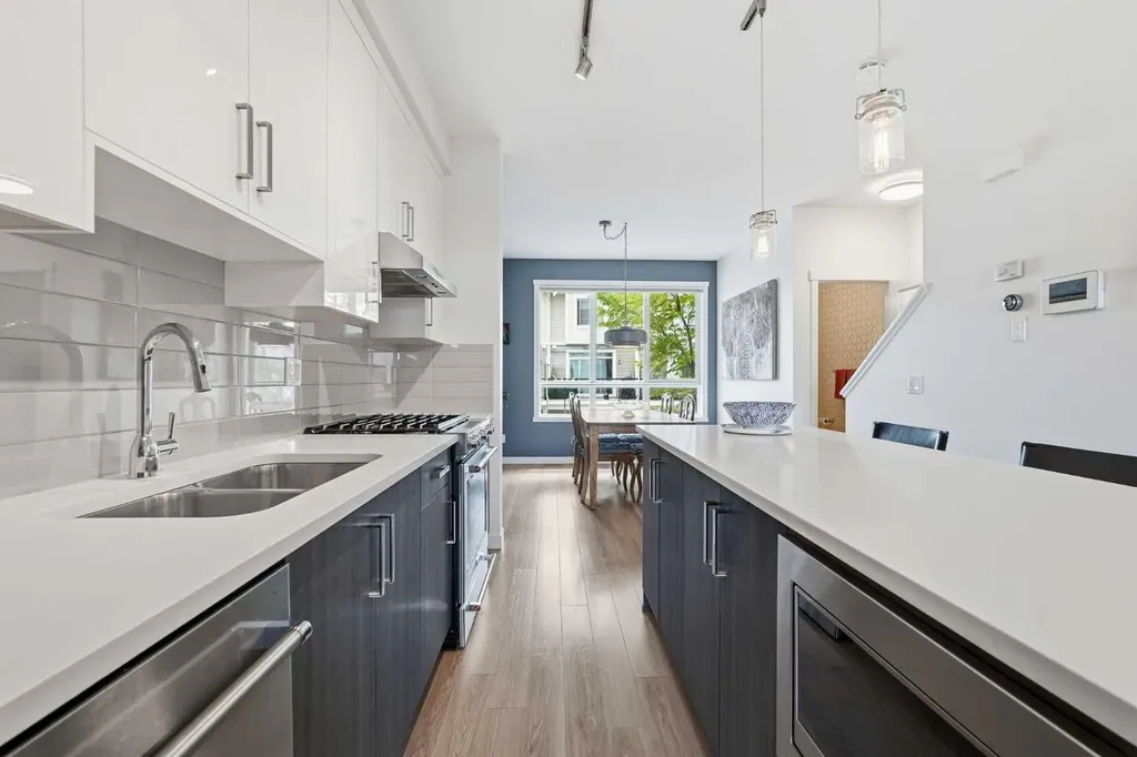 41 Sherwood Lane NW Calgary AB T3R 0V3