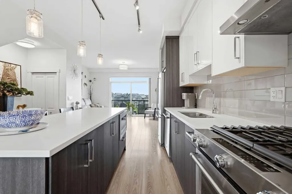 41 Sherwood Lane NW Calgary AB T3R 0V3