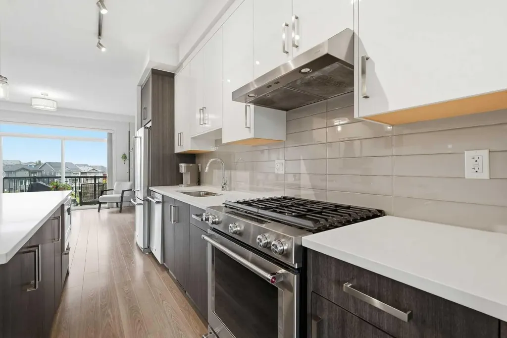 41 Sherwood Lane NW Calgary AB T3R 0V3