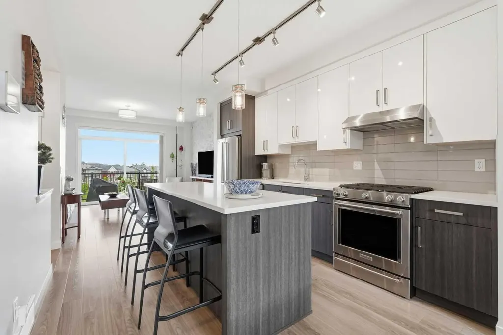 41 Sherwood Lane NW Calgary AB T3R 0V3