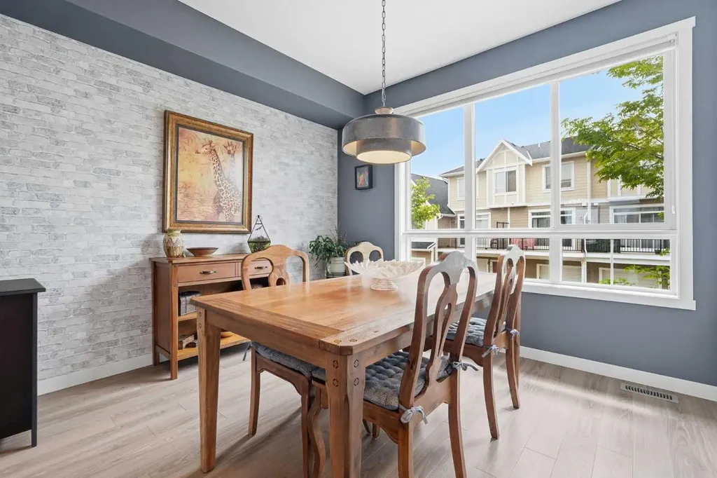 41 Sherwood Lane NW Calgary AB T3R 0V3