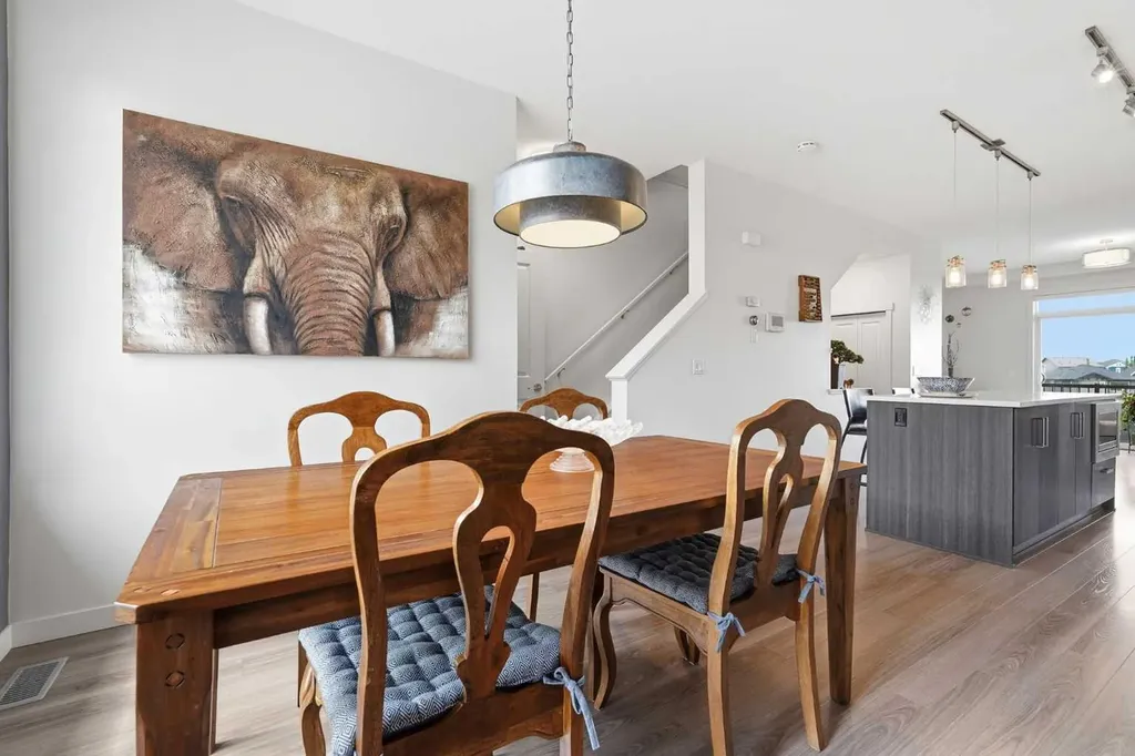 41 Sherwood Lane NW Calgary AB T3R 0V3