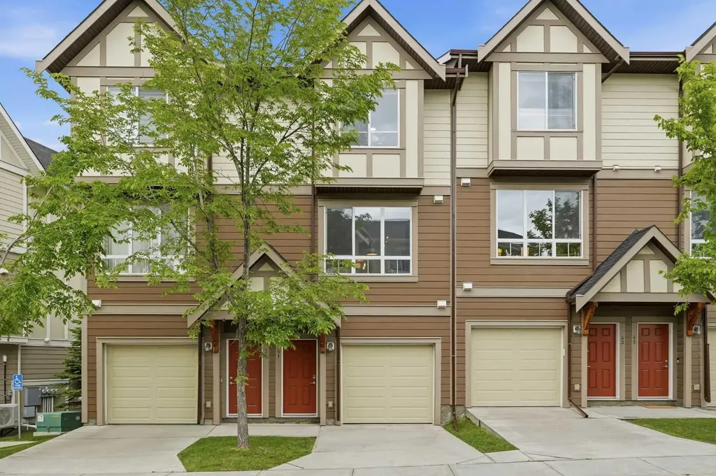 41 Sherwood Lane NW Calgary AB T3R 0V3
