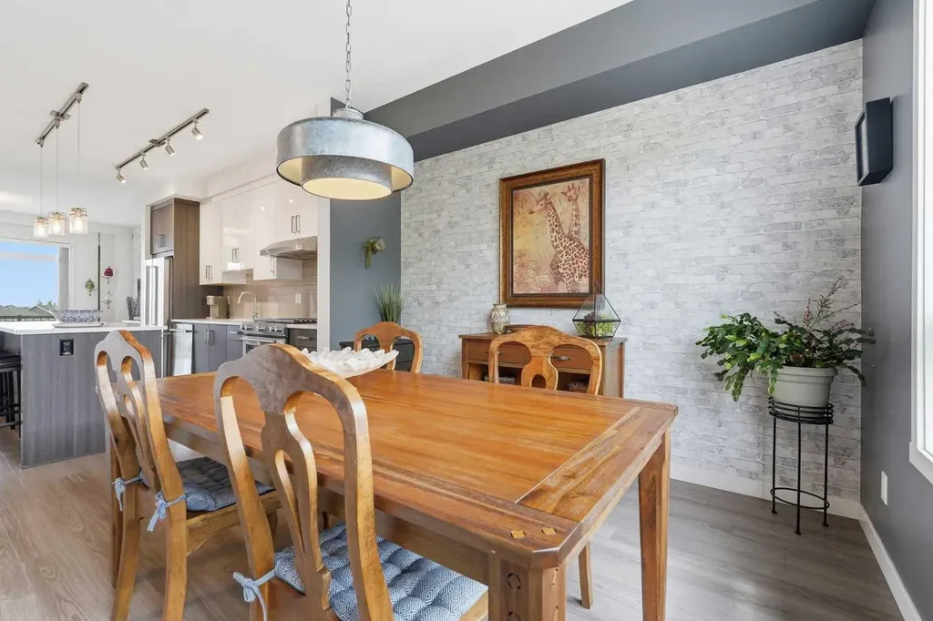 41 Sherwood Lane NW Calgary AB T3R 0V3