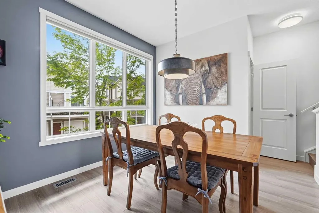 41 Sherwood Lane NW Calgary AB T3R 0V3