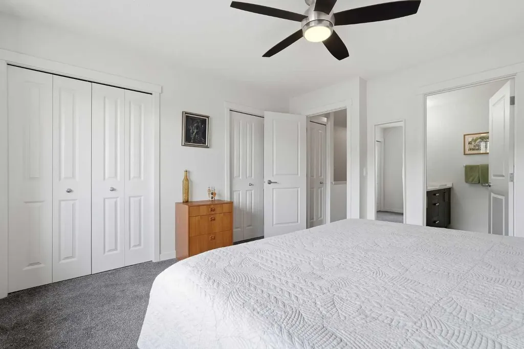41 Sherwood Lane NW Calgary AB T3R 0V3
