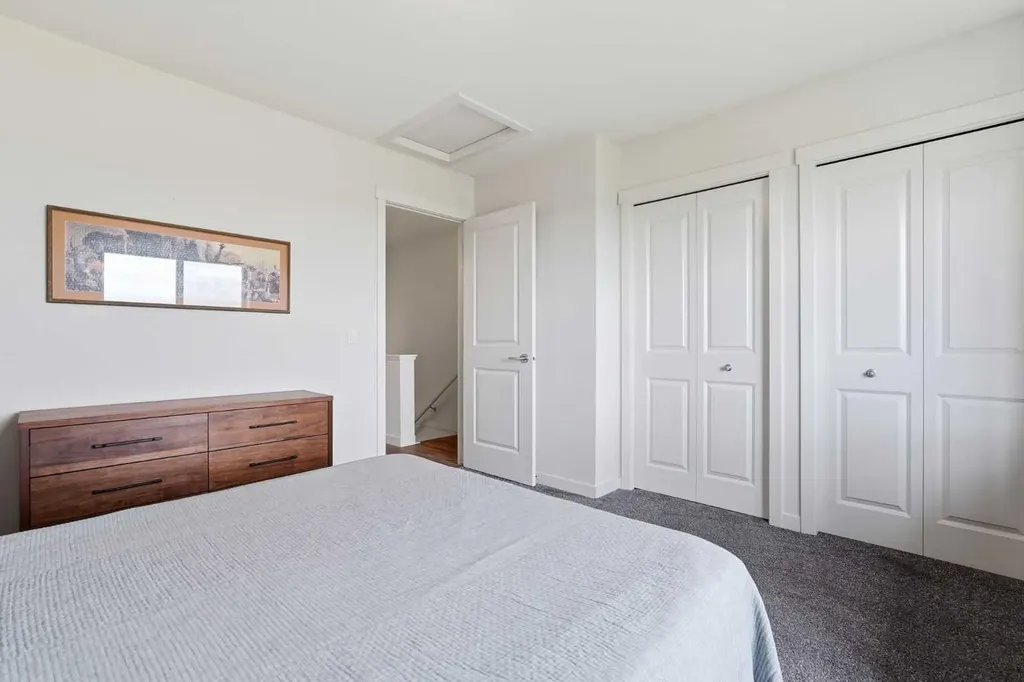 41 Sherwood Lane NW Calgary AB T3R 0V3
