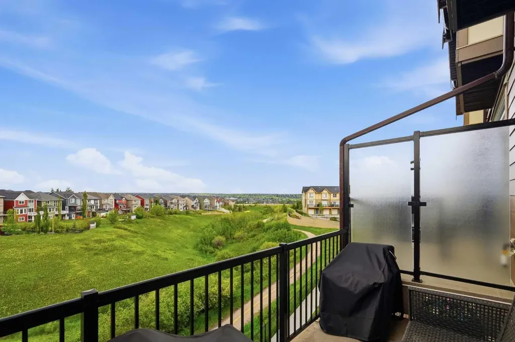 41 Sherwood Lane NW Calgary AB T3R 0V3