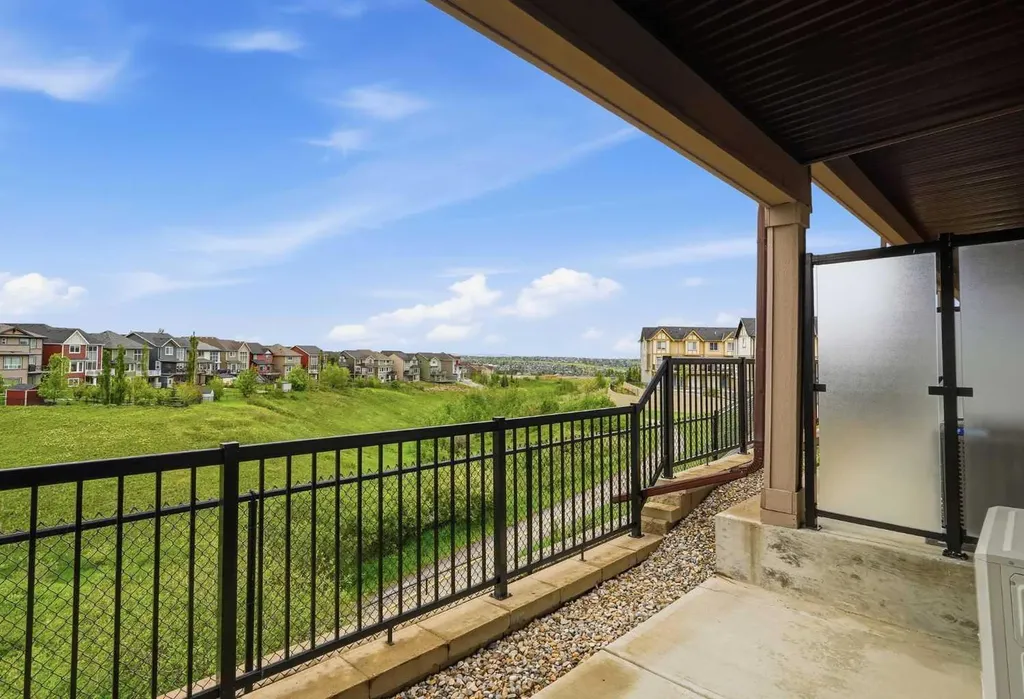 41 Sherwood Lane NW Calgary AB T3R 0V3