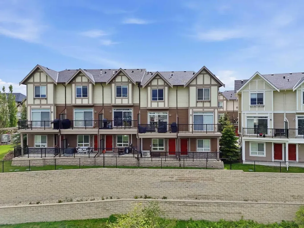 41 Sherwood Lane NW Calgary AB T3R 0V3