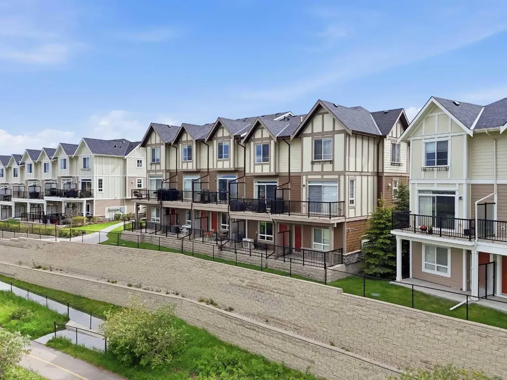 41 Sherwood Lane NW Calgary AB T3R 0V3