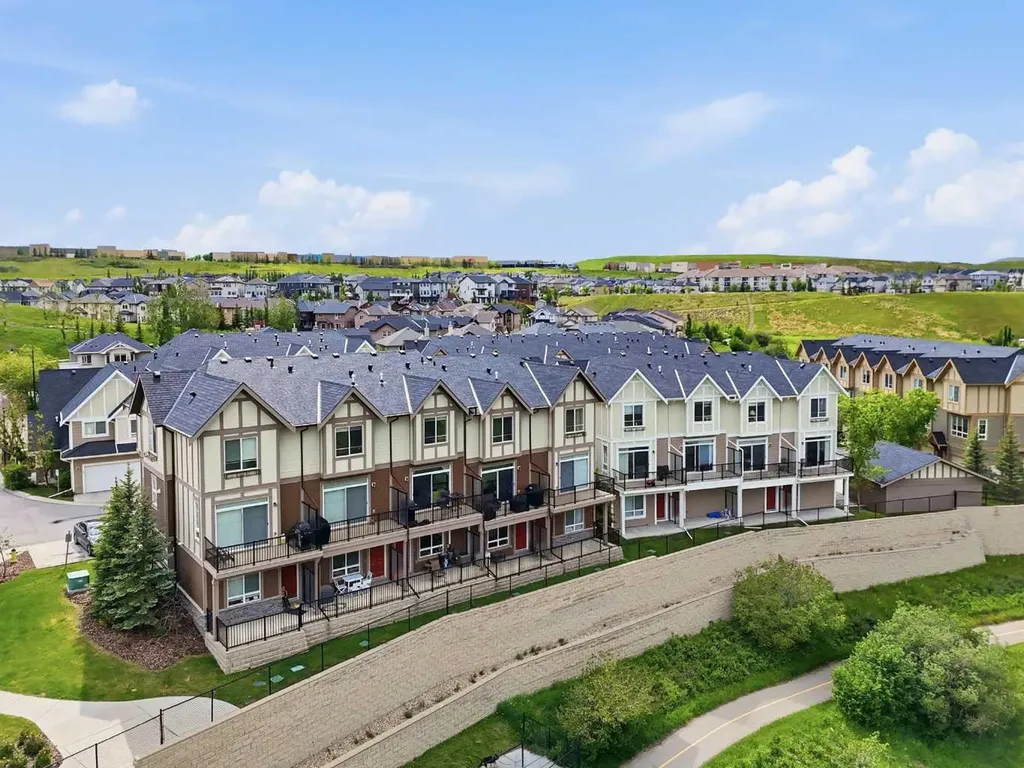 41 Sherwood Lane NW Calgary AB T3R 0V3