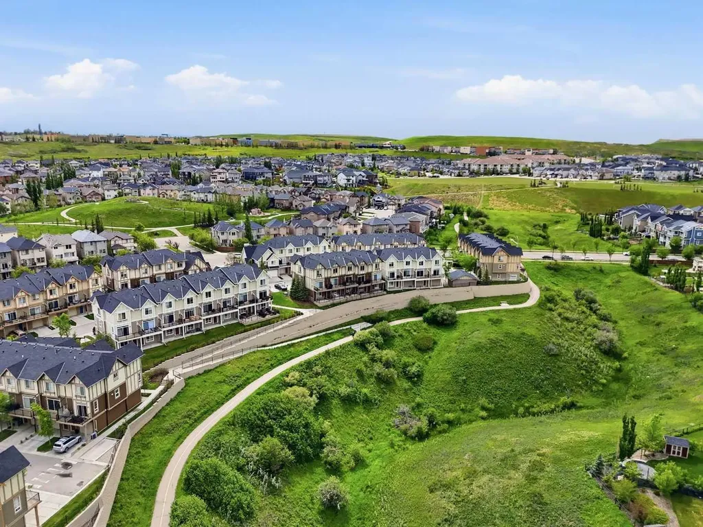 41 Sherwood Lane NW Calgary AB T3R 0V3