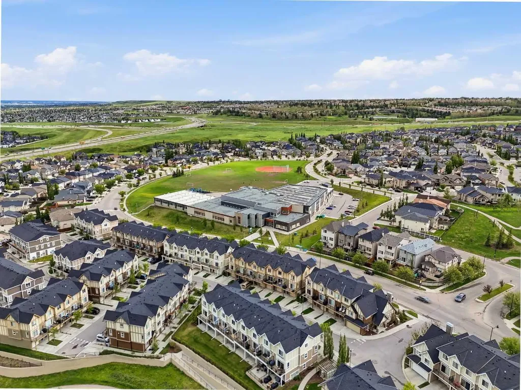 41 Sherwood Lane NW Calgary AB T3R 0V3