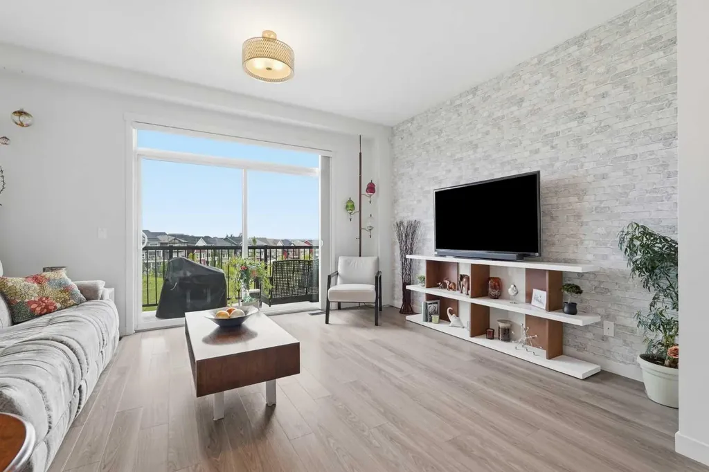 41 Sherwood Lane NW Calgary AB T3R 0V3