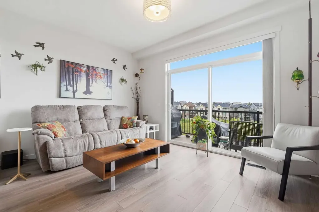 41 Sherwood Lane NW Calgary AB T3R 0V3