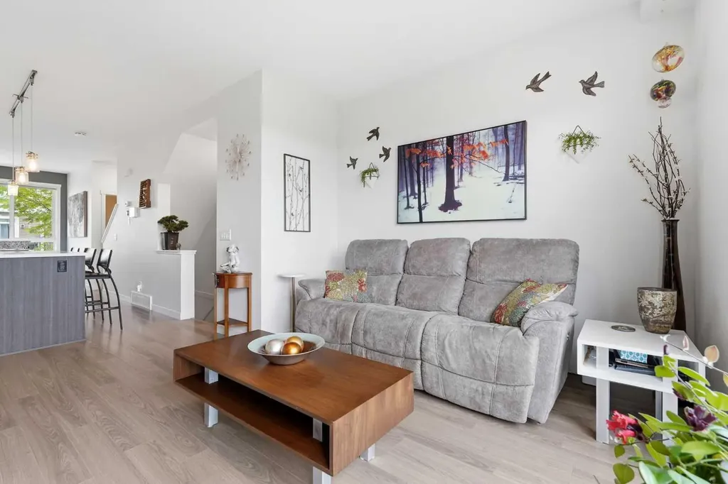 41 Sherwood Lane NW Calgary AB T3R 0V3