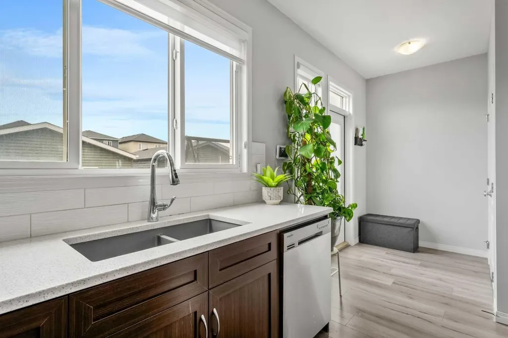 147 Evanscrest Park NW Calgary AB T3P 1J3