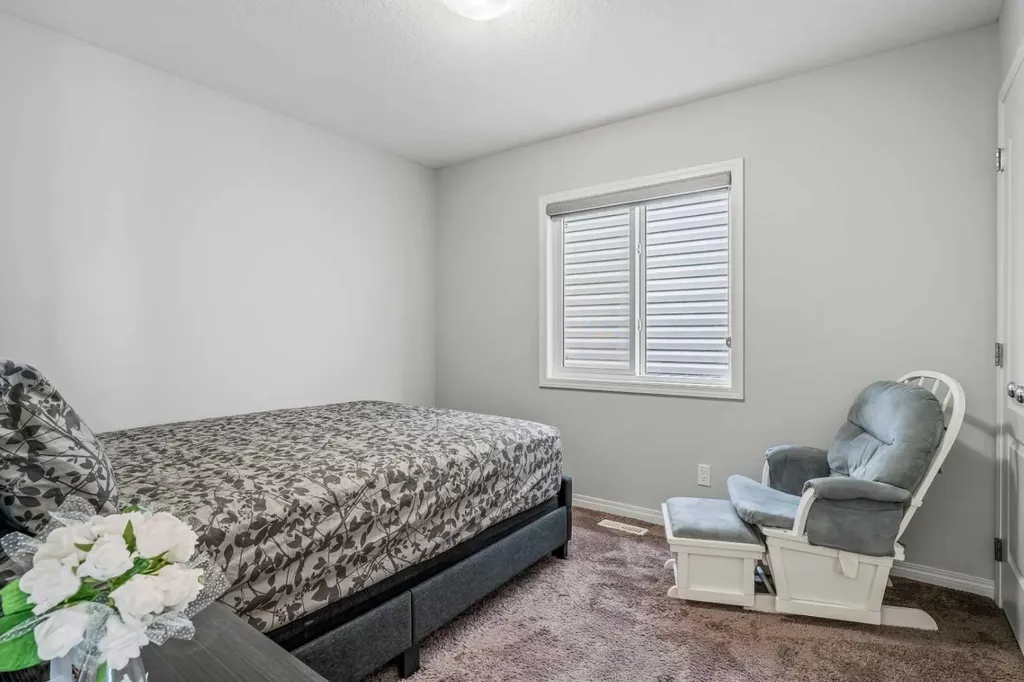 147 Evanscrest Park NW Calgary AB T3P 1J3