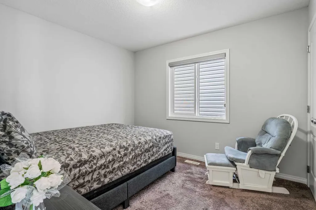 147 Evanscrest Park NW Calgary AB T3P 1J3