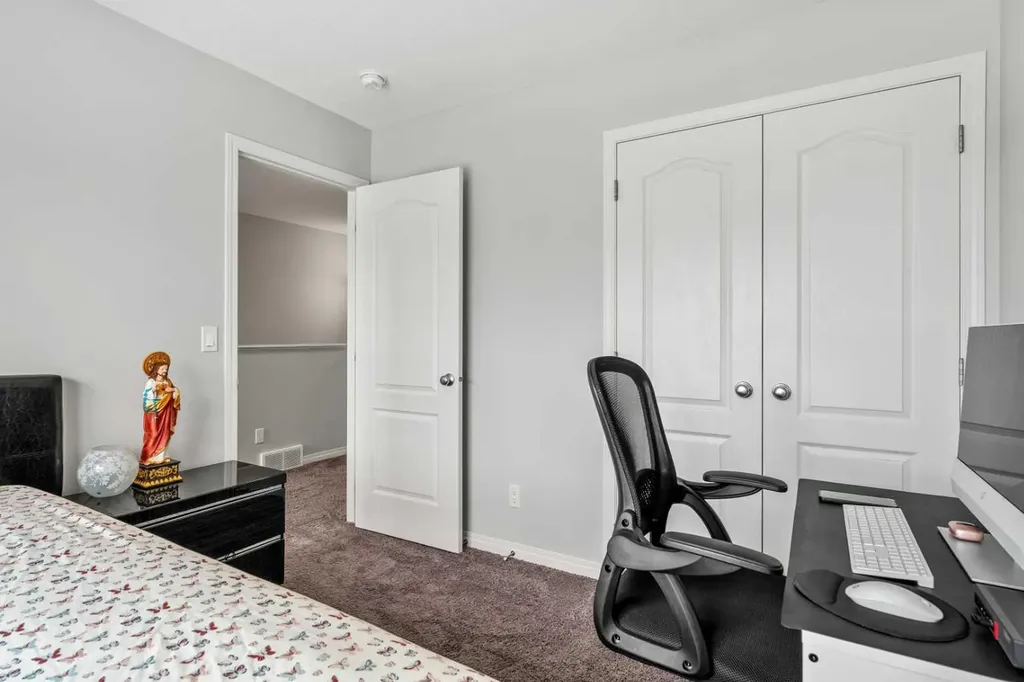 147 Evanscrest Park NW Calgary AB T3P 1J3