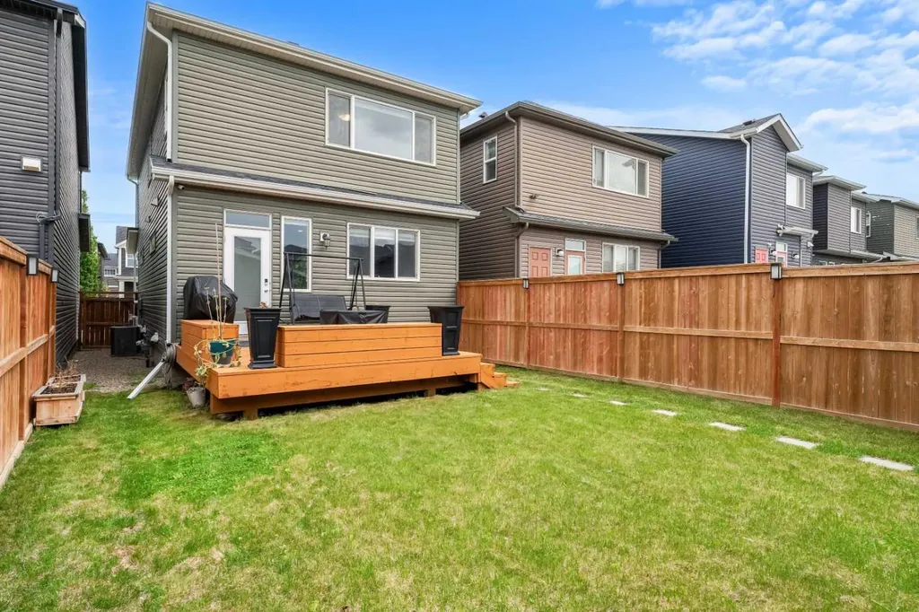 147 Evanscrest Park NW Calgary AB T3P 1J3