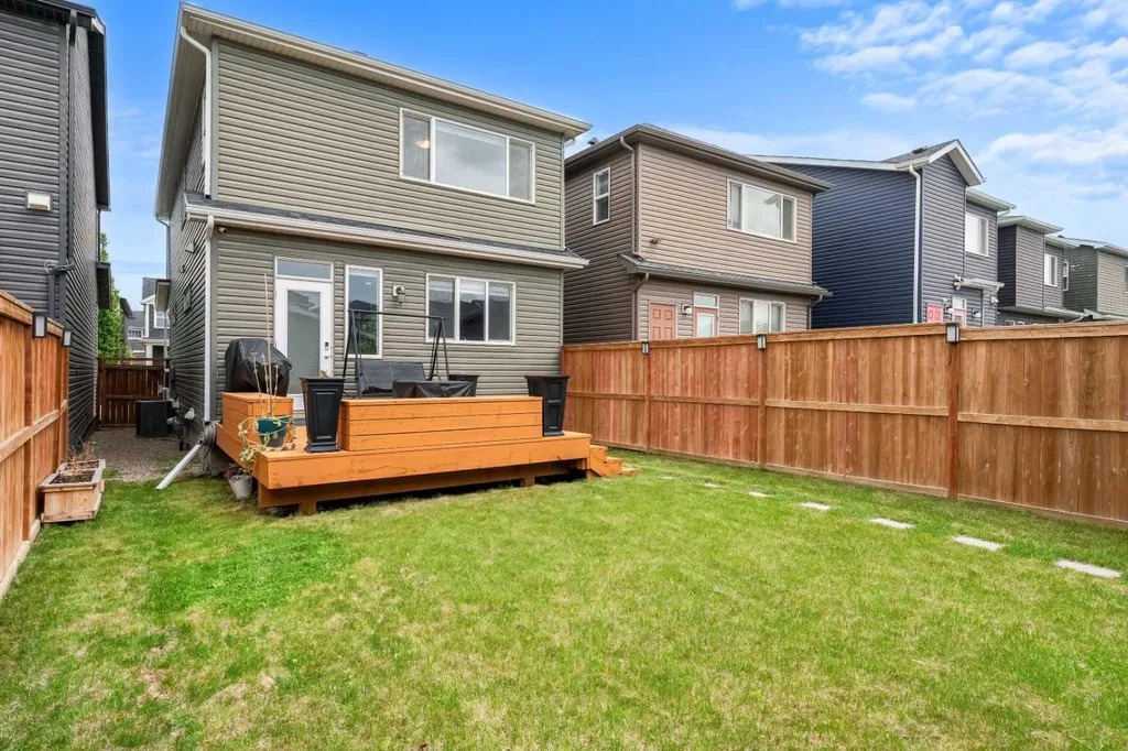 147 Evanscrest Park NW Calgary AB T3P 1J3
