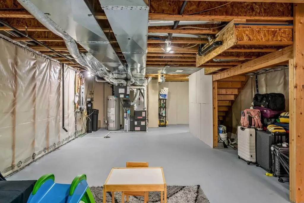 147 Evanscrest Park NW Calgary AB T3P 1J3