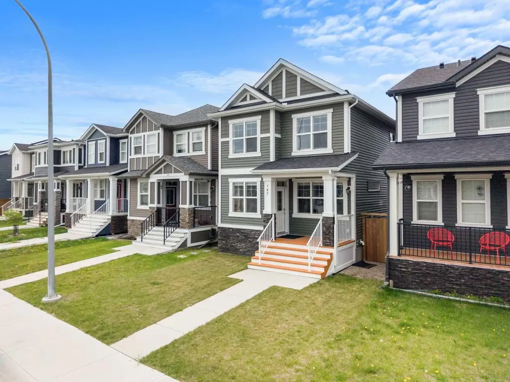147 Evanscrest Park NW Calgary AB T3P 1J3