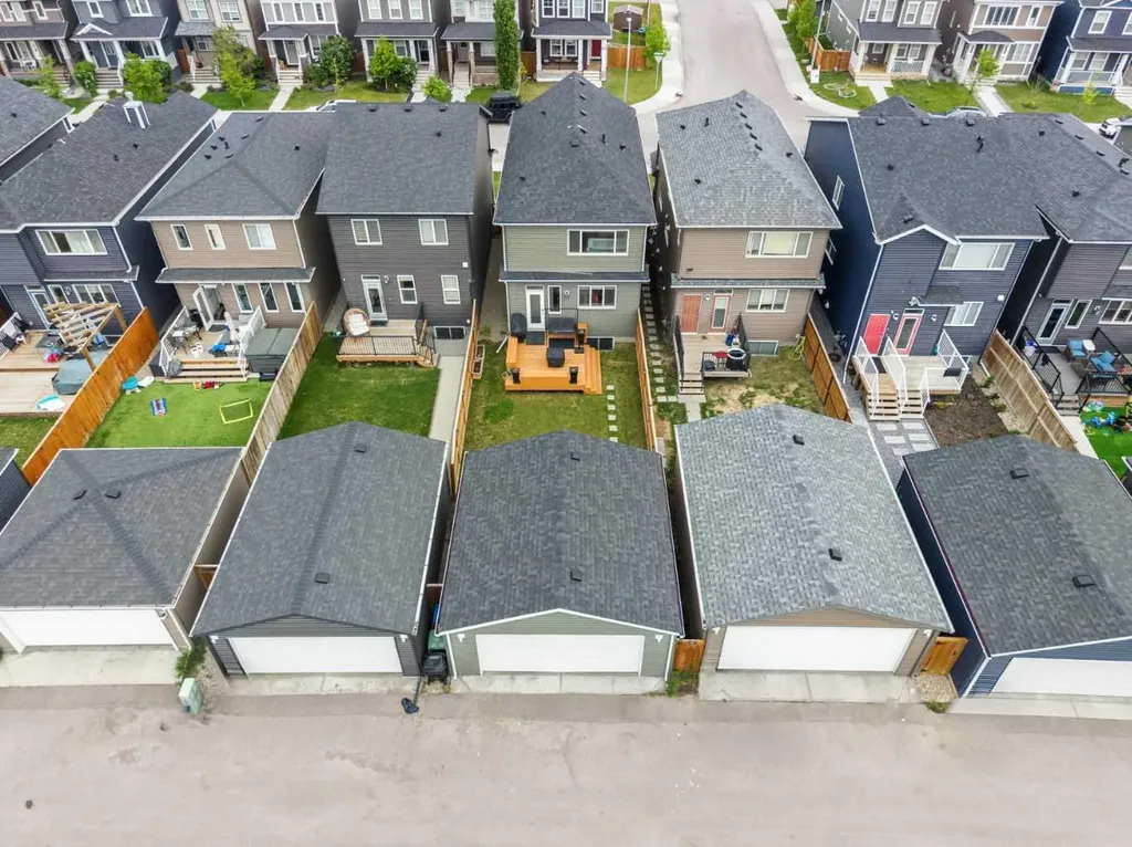 147 Evanscrest Park NW Calgary AB T3P 1J3