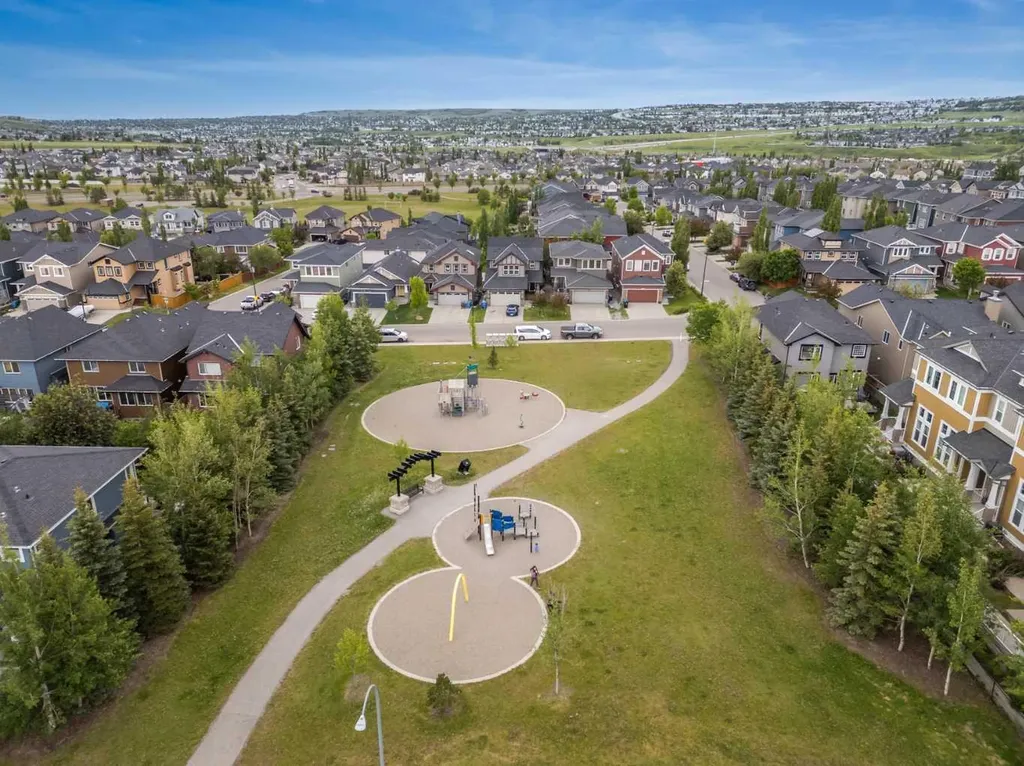 147 Evanscrest Park NW Calgary AB T3P 1J3