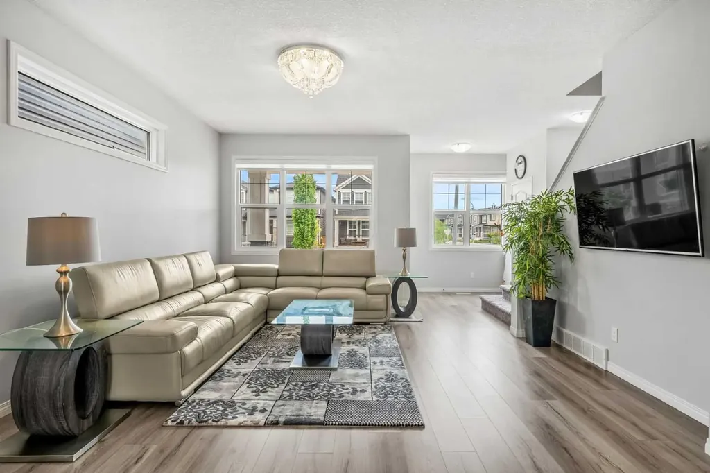 147 Evanscrest Park NW Calgary AB T3P 1J3