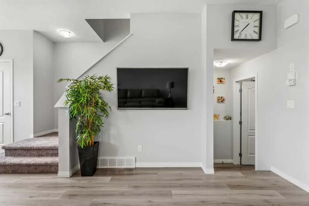 147 Evanscrest Park NW Calgary AB T3P 1J3