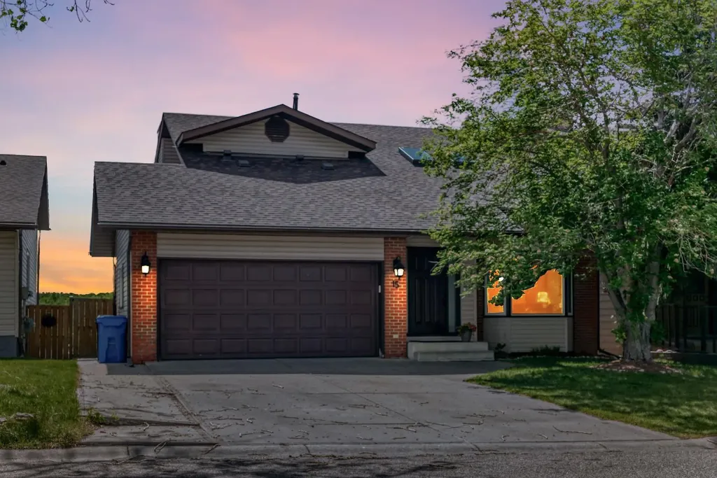 15 Hawkcliff Way NW Calgary AB T3G 2R8